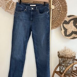 Women's Levi's® Classic Straight-Leg Jeans Size 6 Medium Wash